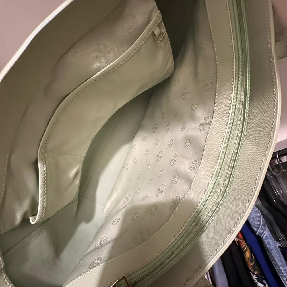 Tory Burch Green Leather Tote Bag - Picture 3 of 6